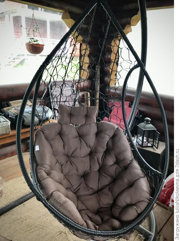 Качель яйцо. Стоит в беседке. Очень её люблю. Вечная борьба с зятем, кто быстрее займёт 🤪