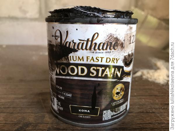 Вот само это масло. Оно просто волшебное. В банке всего 230 грамм и стоит она 1200. Но! Расход его фантастически мал. Мне этого стакана масла хватило выкрасить фасад комода, кровать дочки и ещё треть банки осталось. Чудеса какие-то. Если вдруг найдёшь такое, то спроси меня, как его правильно наносить.