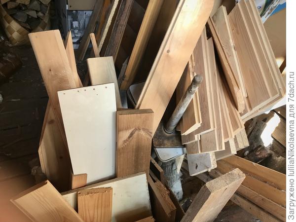 У меня в сарае их много. Жечь в печке не даю. Мне всё пригодится. Любые огрызки