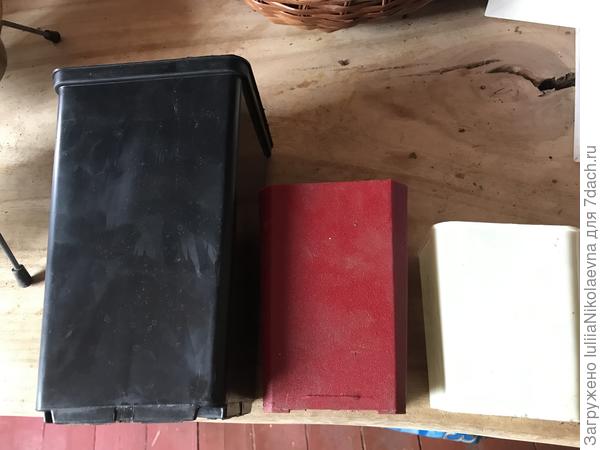 Горшки 2л, 0,7л, 0,5л. Ещё есть пакеты литровые. Двухлитровых горшков всего 5. Но я и планирую пять арбузов привить