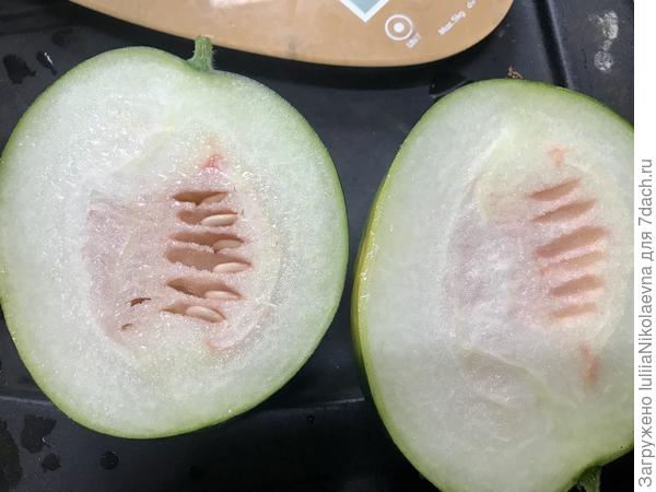 Внутри оказался вполне здоровым, хоть и не симметричным