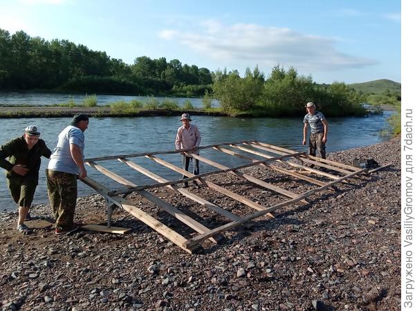 Что нам стоит плот построить?