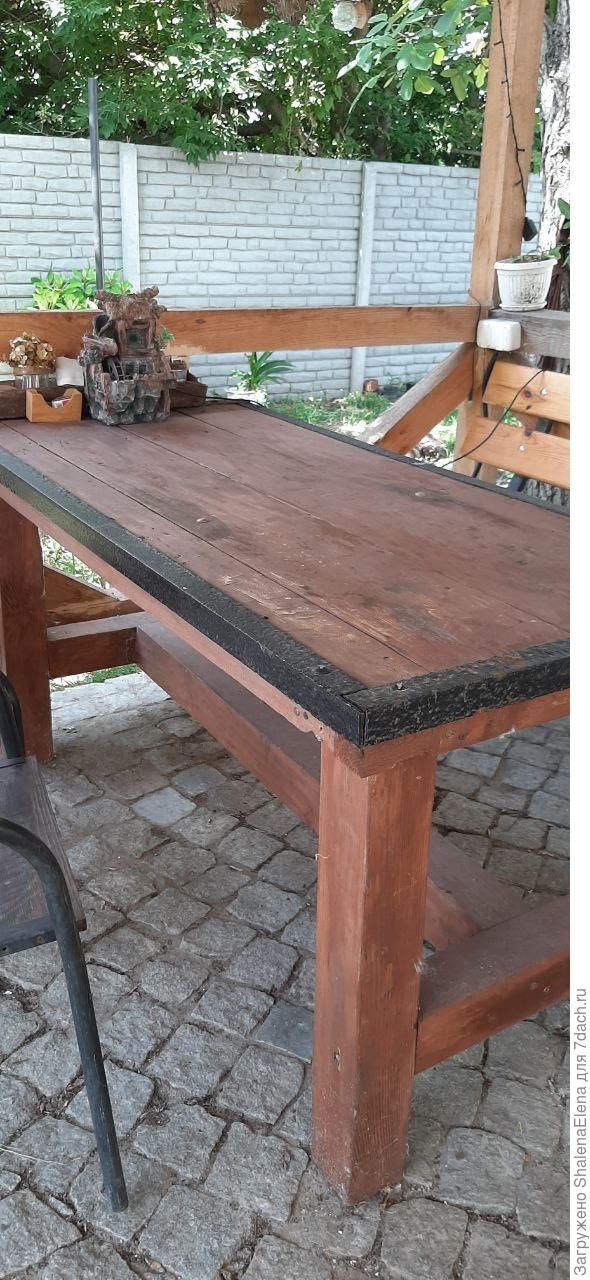 Металлический каркас муж варил сам, используя старый советский уголок из ограды.