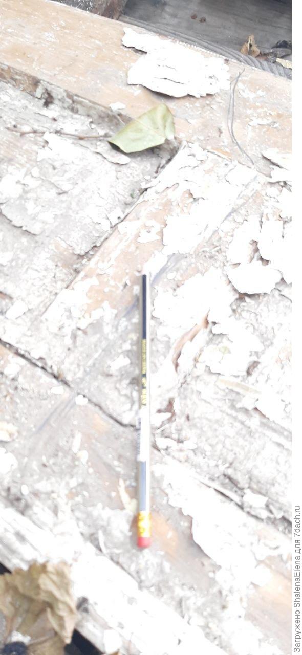 Нанесли карандашом линию, по которой пройдет распил