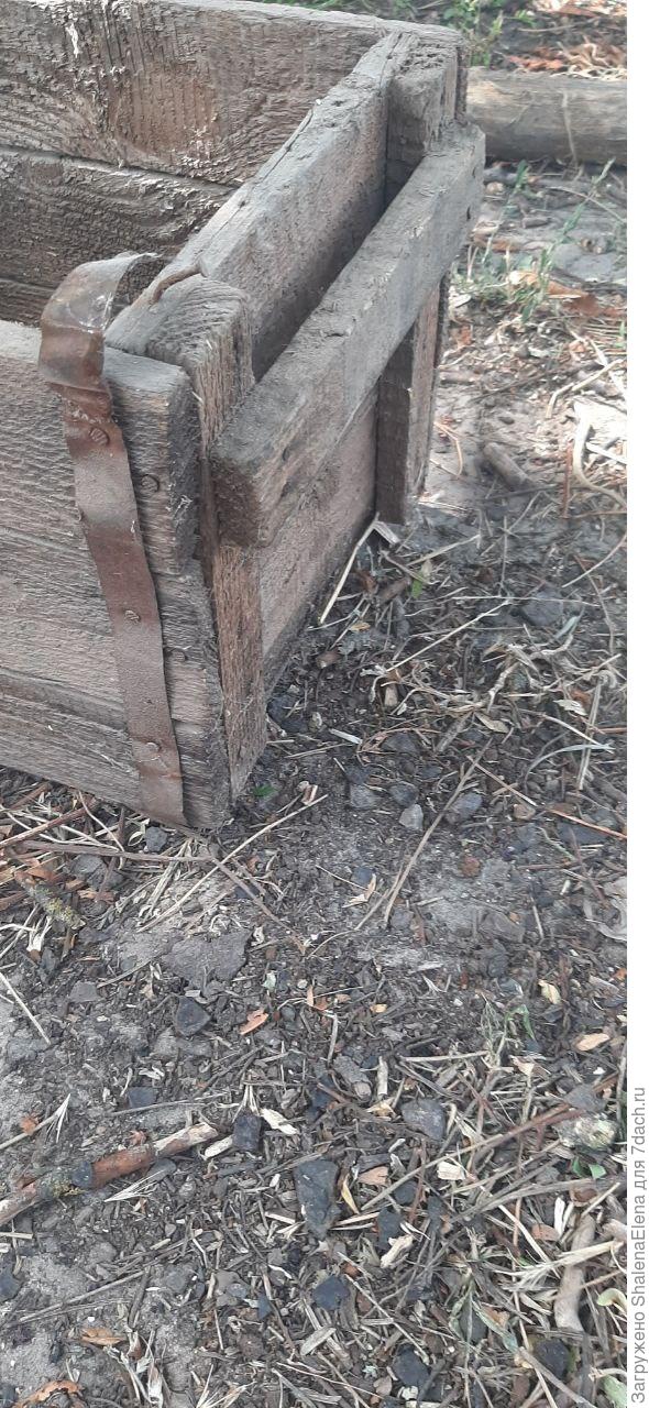 Металлическую окантовку оставила только с одной стороны. К сожалению надпись при шлифовке затерлась