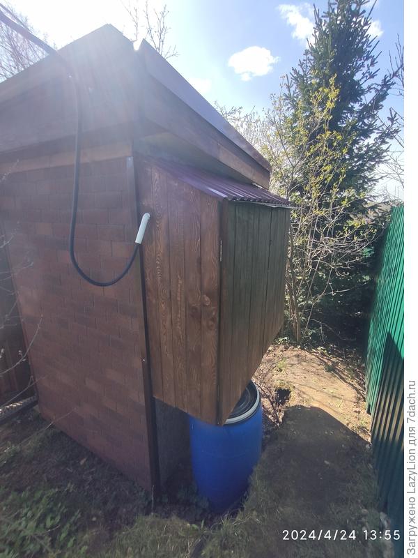 "скворечник" покрашен и электрифицирован