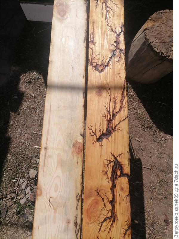 Слева нижняя сторона доски, без обработки маслом.