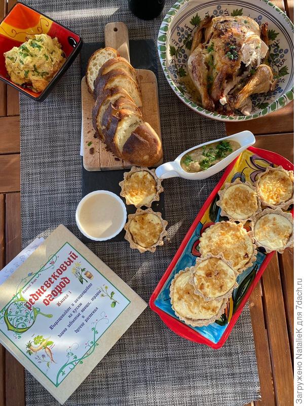 Вот такой стол получился у нас в итоге!