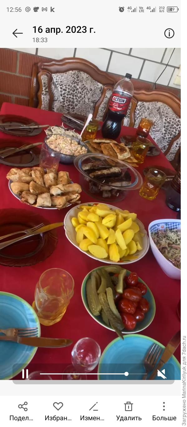 Всегда все за большим столом