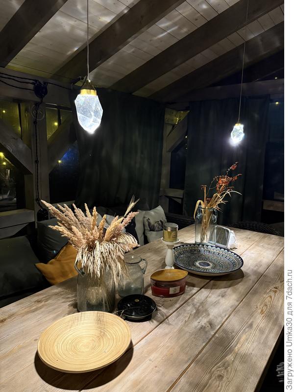 Осталось дело за сезонным декором. Могу подвести небольшой итог. Окна мы этим летом не открывали. Только проход. Со стороны где падало солнце я завешивала плотными шторами, они спасали очень хорошо от жары. Вообще грамотно поставлена беседка по сторонам света. Перед беседкой тень от беседки и западное солнце не напекает головы. В самой беседке так же комфортно при любой температуре. Размеры стола, прекрасно располагает к беседе за чаем или игре в настольные игры. Возможно мы там будем располагать проектор, для вечернего просмотра фильмов.