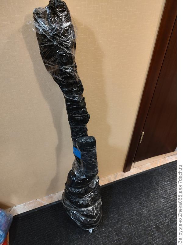 Вот так приходят саженцы. Благодаря тому, что влага не испаряется, они не сохнут.