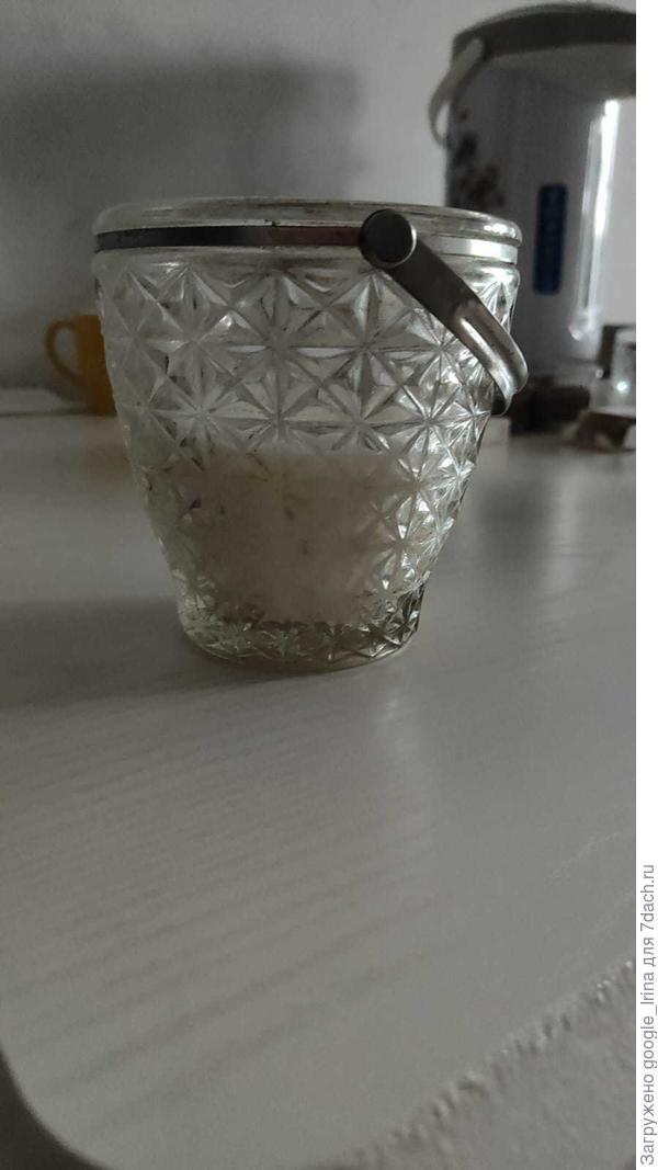 Сахарницу покупала мама.