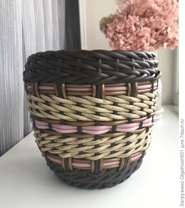 Вот в комбинации с другими цветами, отдельно розовым ещё не плела