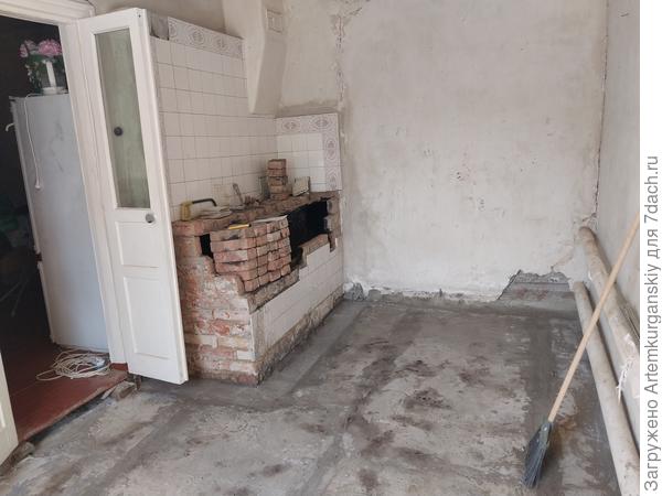 комната где залит пол