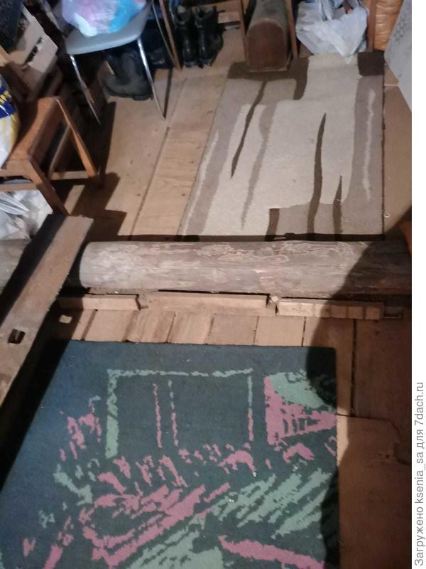 Через примерно 2 метра ещё бревно перекрытия.