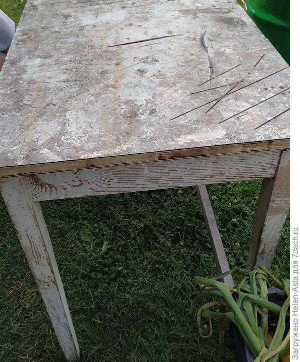 Старый стол