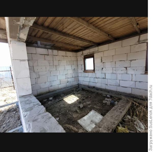 Вот на этом фото видно расположение проема на мансарду