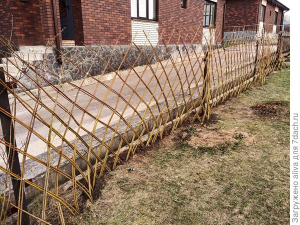 12 метров в 2 прута - около 300 шт. Все одинаковой высоты и толщины. Единый сорт.