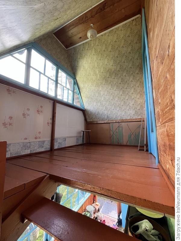 "Холл" второго этажа, думаю здесь нужно поставить кресло или оттоманку для уютного чтения