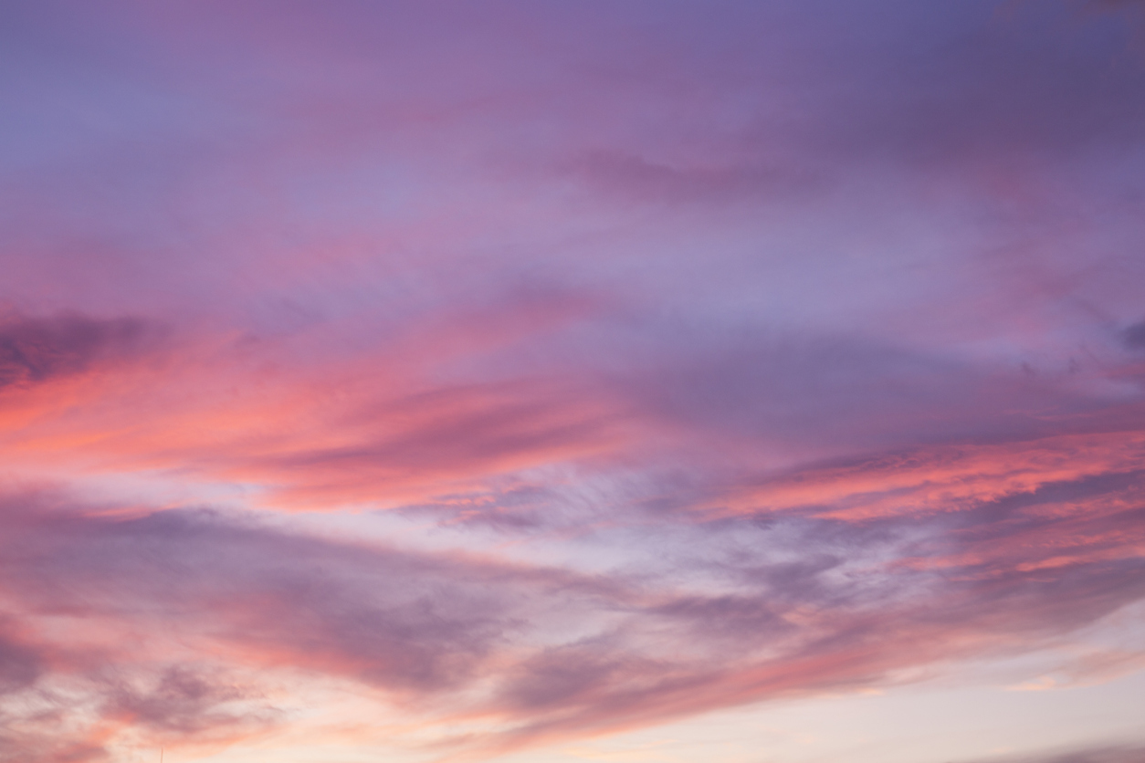 Облака красного оттенка...