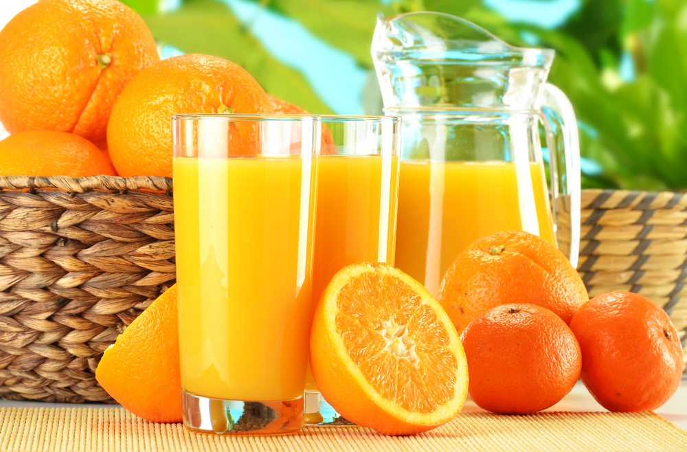 Рекомендуется запивать крепкие напитки лимонным, апельсиновым или грейпфрутовым соком