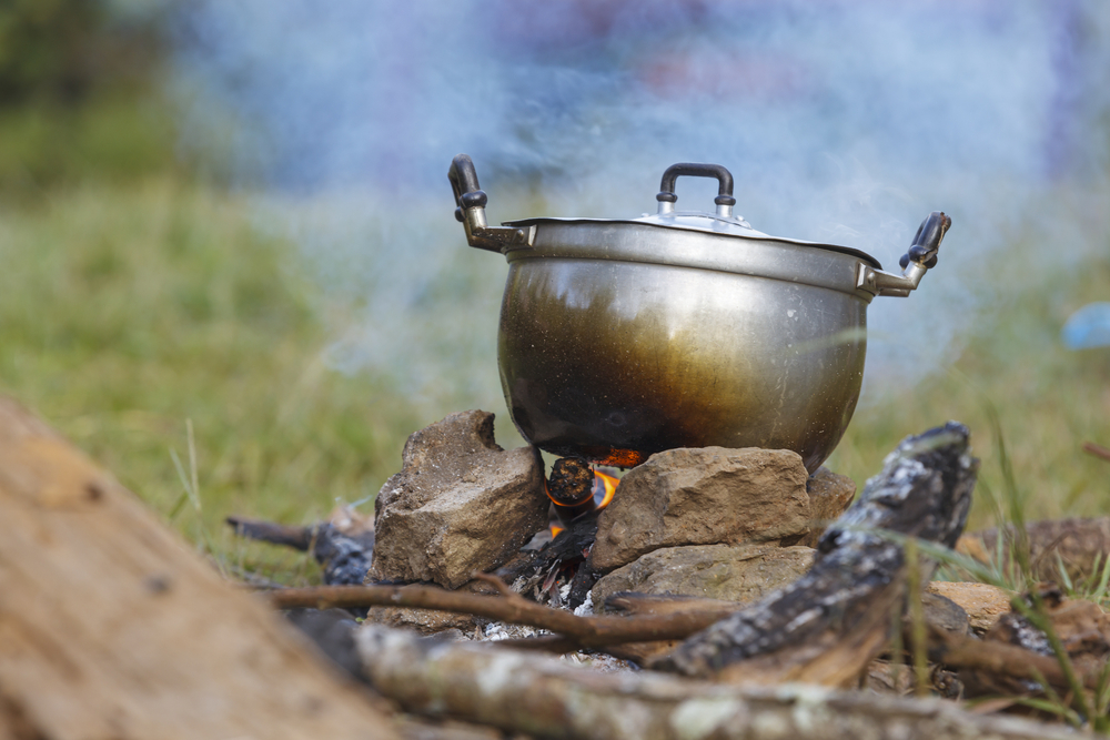 Не всякая посуда подходит для приготовления еды на открытом огне или на углях
