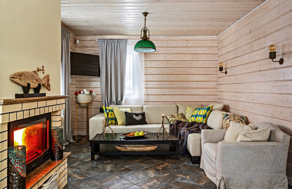 Лаконичная обстановка гостиной ассоциируется со стилем сканди. Кресло и журнальный столик - Pacific Green
