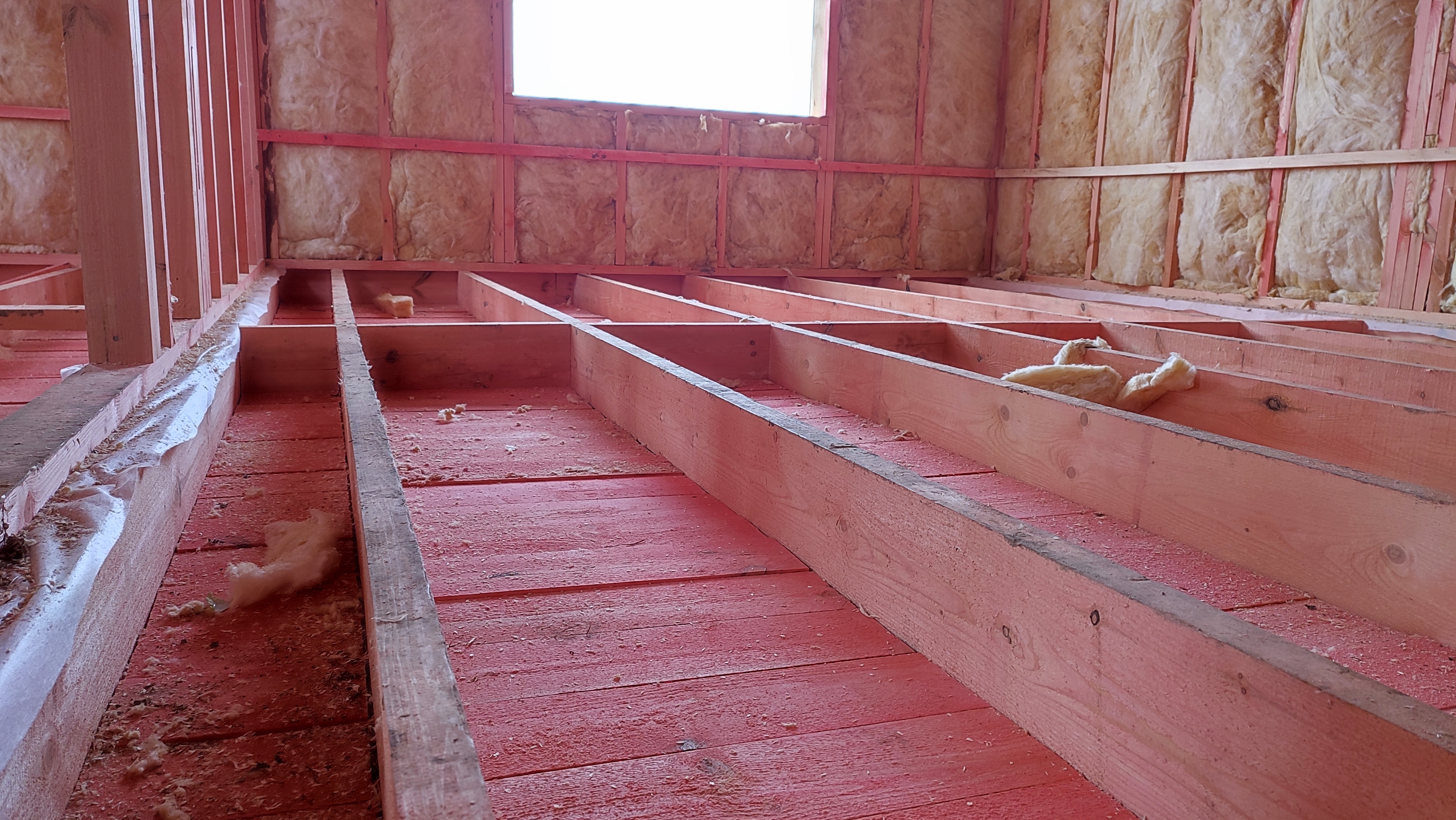 Ячейки для укладки утеплителя на перекрытие первого этажа