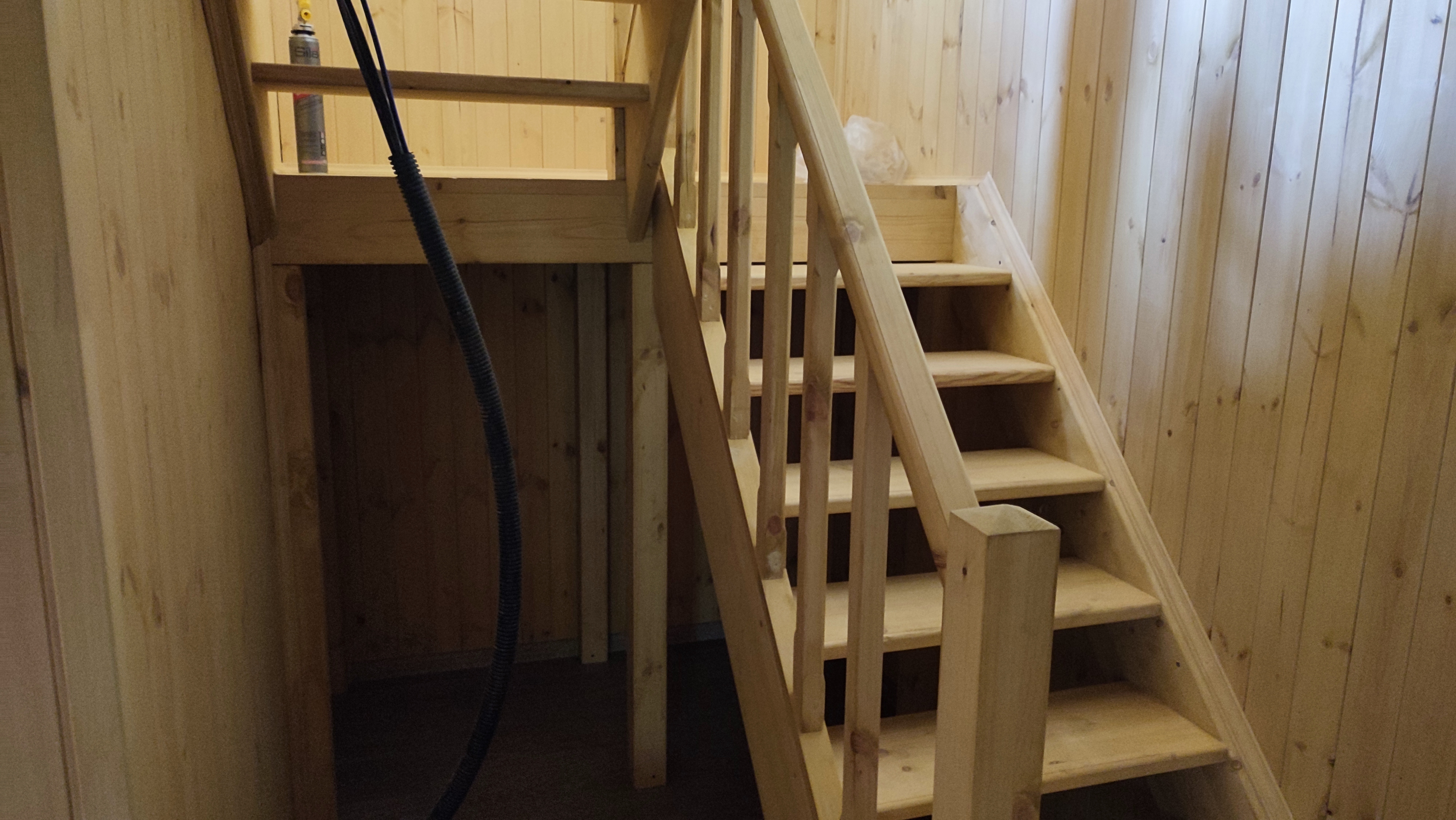 Лестница была изготовлена сторонней организацией. Фото автора