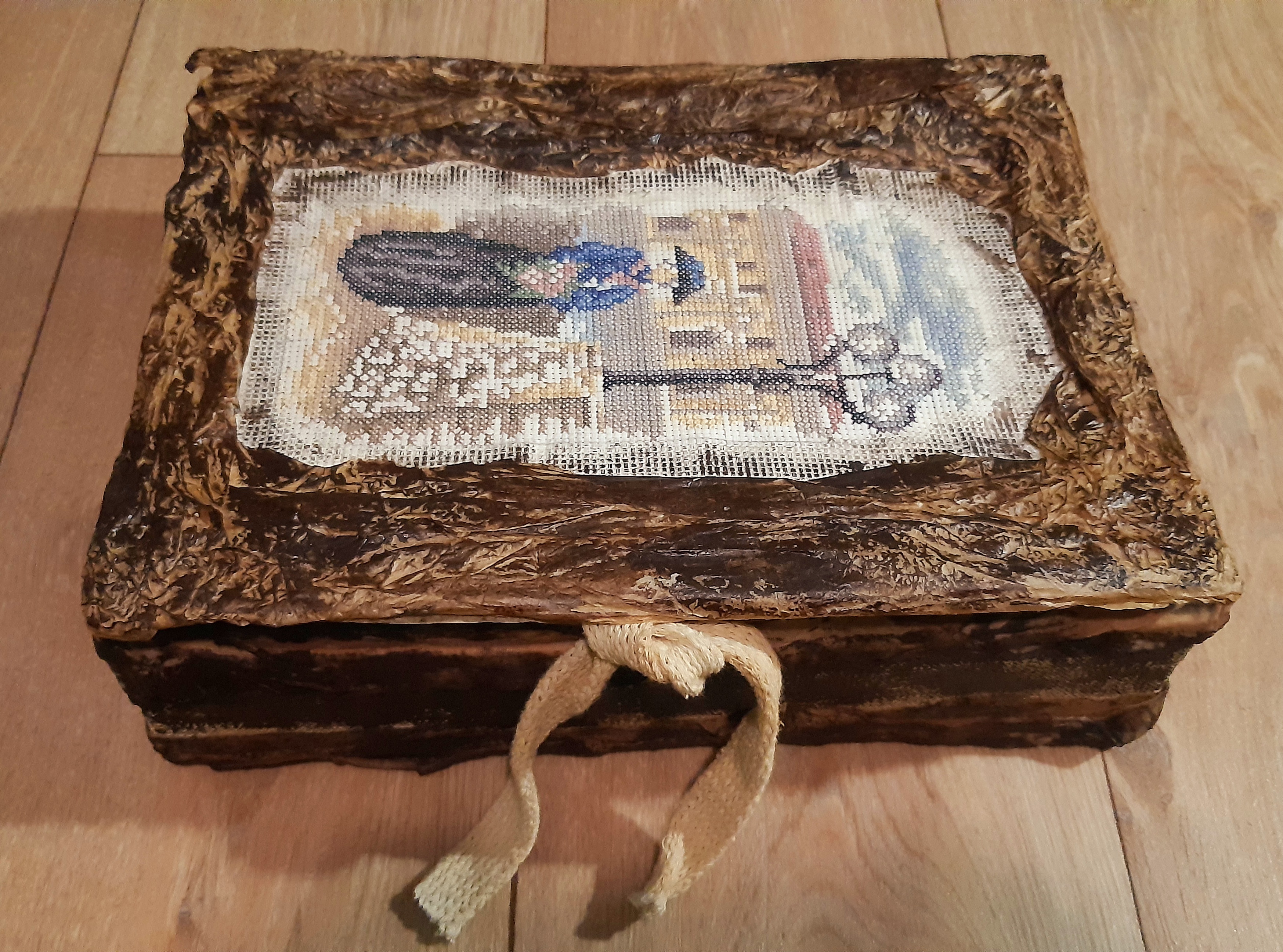 Шкатулка для рукоделия на завязочках