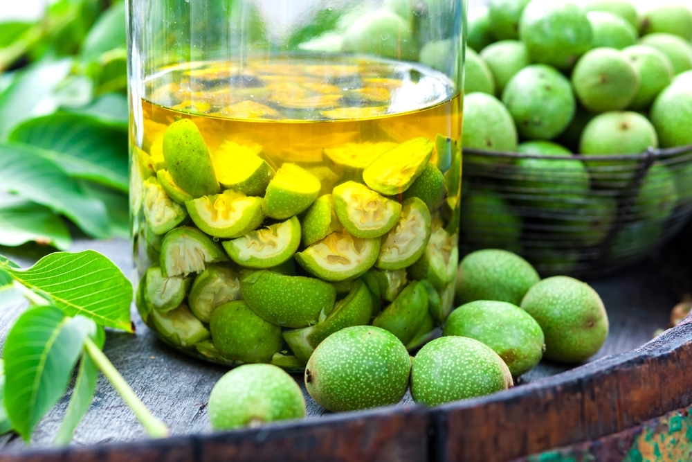 Настойка зеленых грецких орехов на керосине - тодикамп - широко известное лекарственное средство