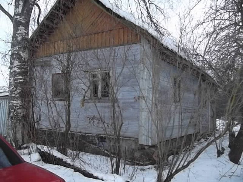 Таким был наш дом, когда мы его только что купили. Фото автора