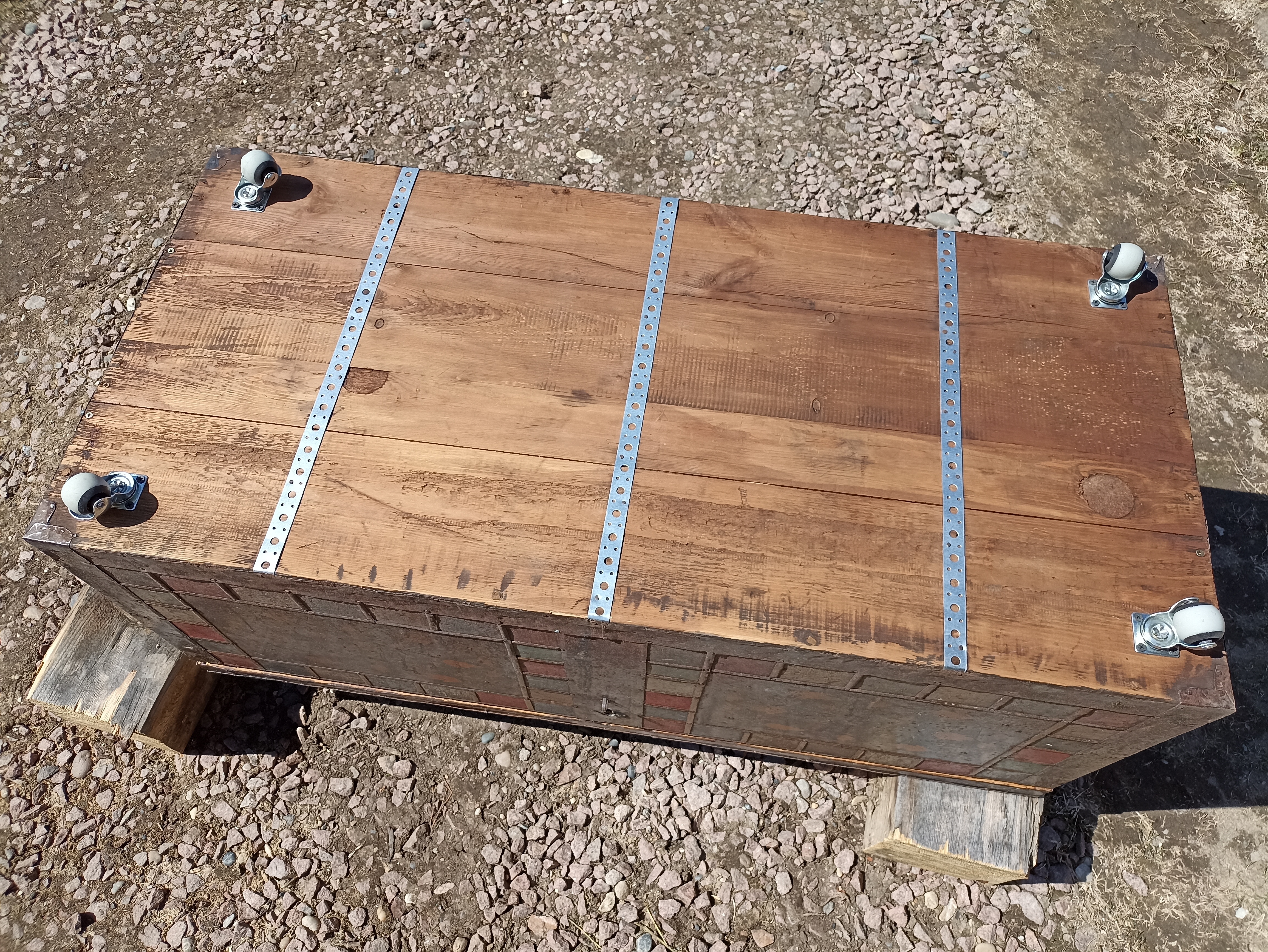 Прикрутила колёсики 