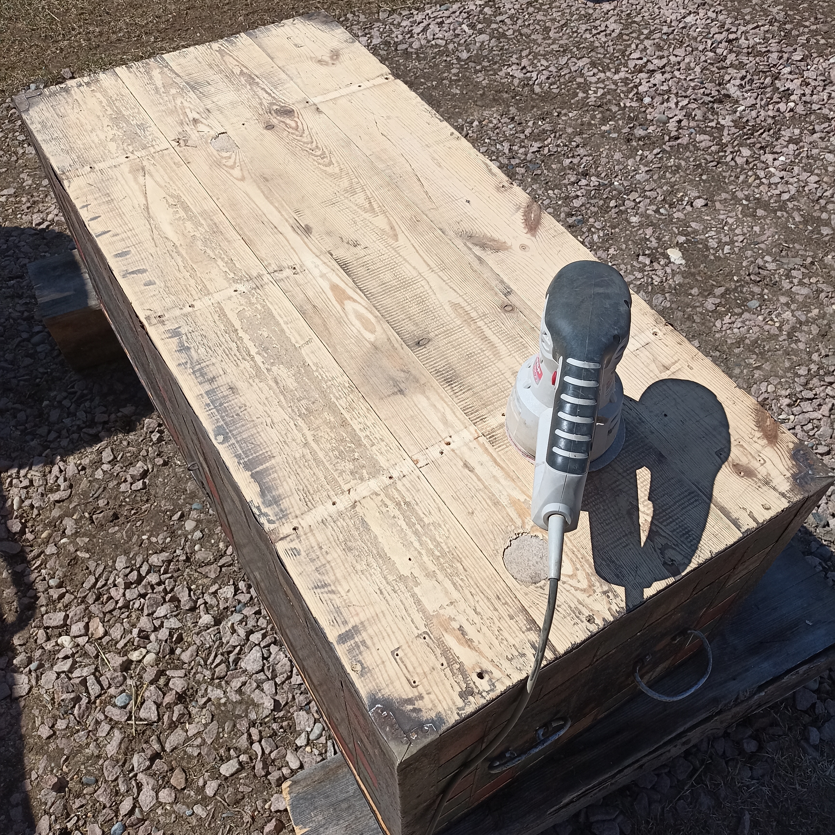 Сняла верхний слой древесины (кроме штампика) 