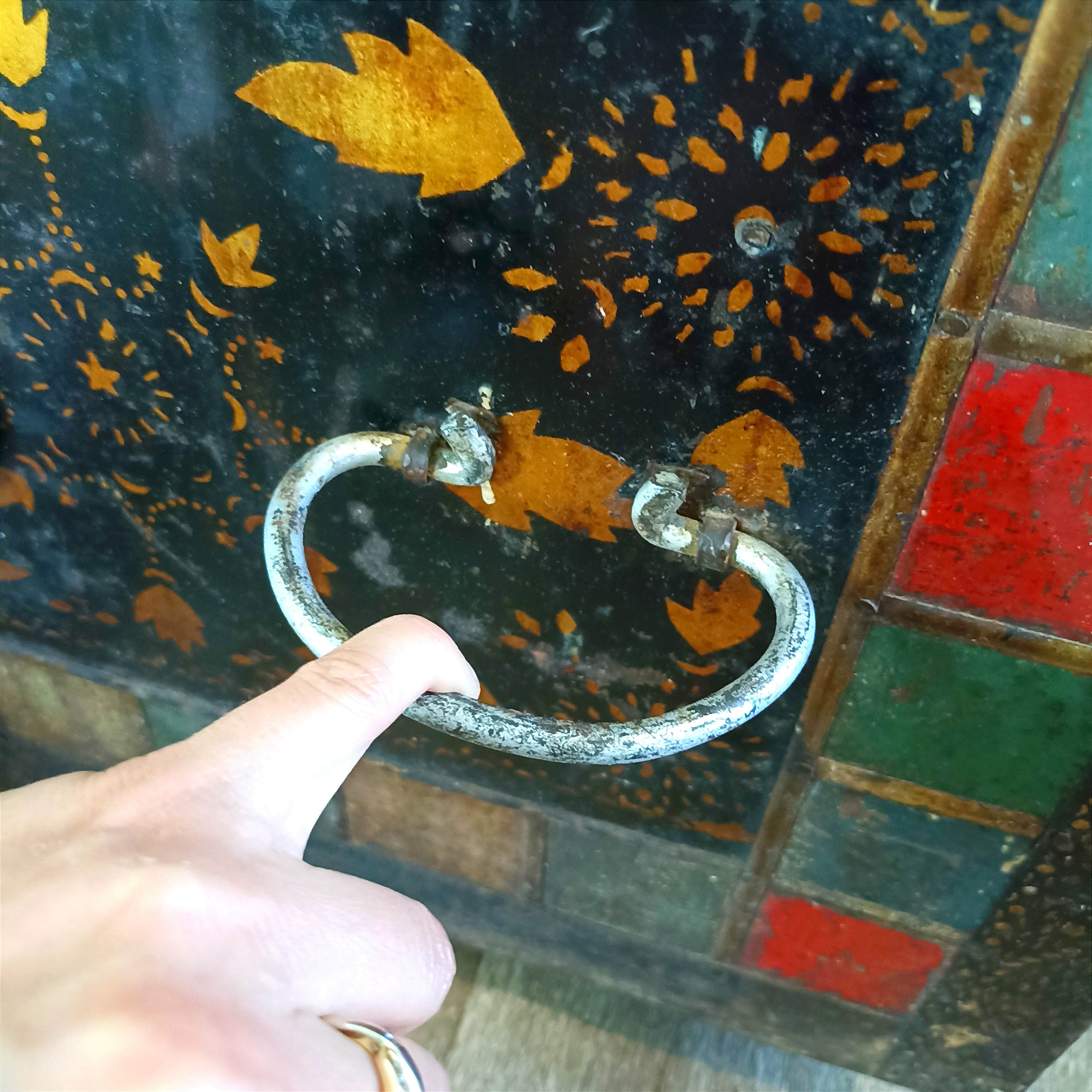 Теперь сундук можно передвигать одним мизинцем 