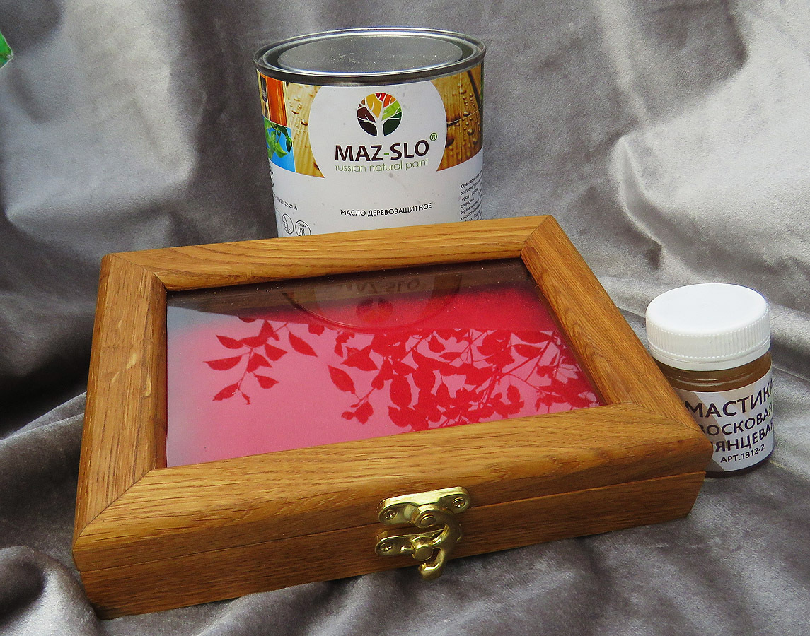 Дуб покрыт сначала масло-воском, а потом восковой мастикой. Фото автора