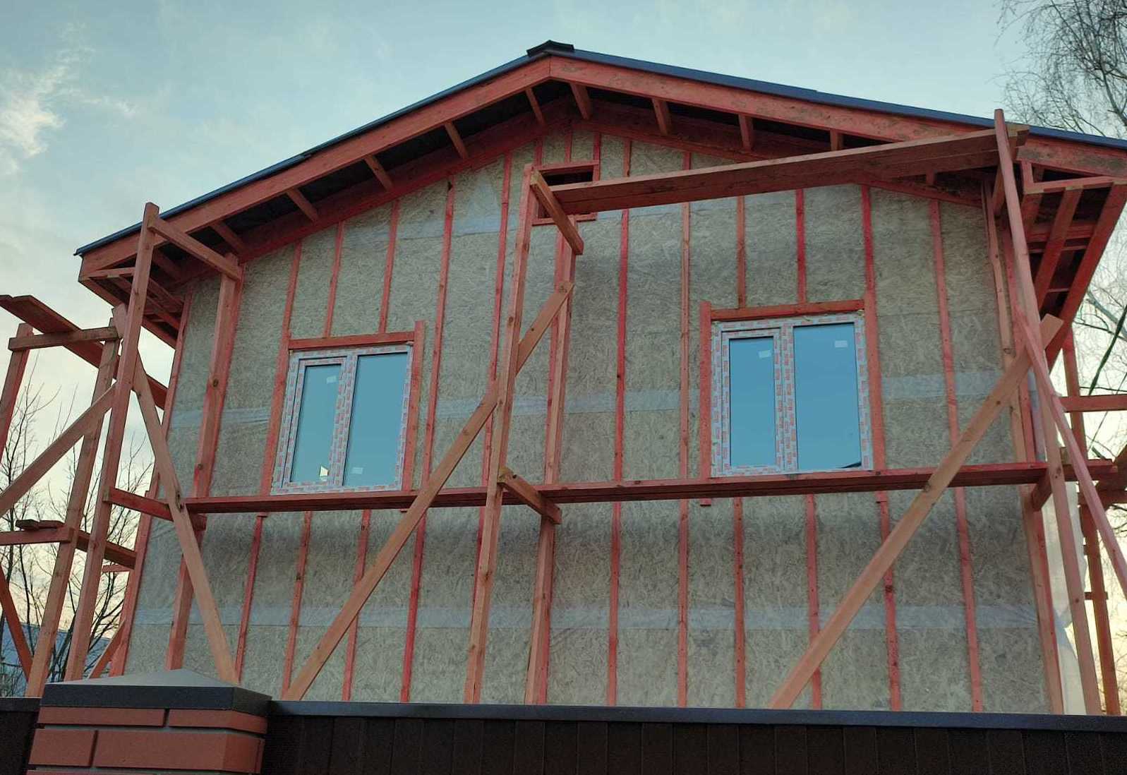 Установка направляющих под обшивку сайдингом