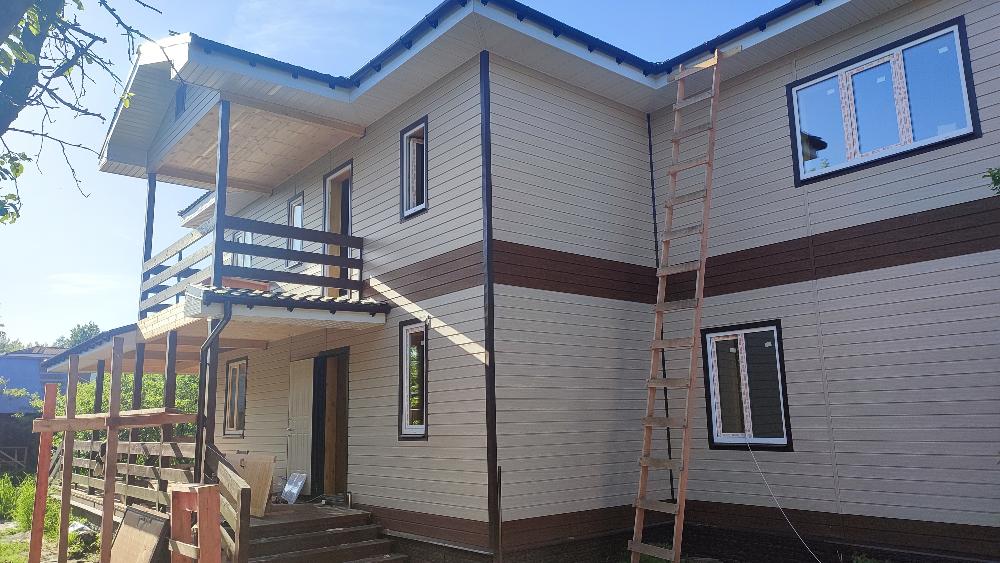 Как думаете, темно-коричневые ламели сыграли свою роль? Фото автора