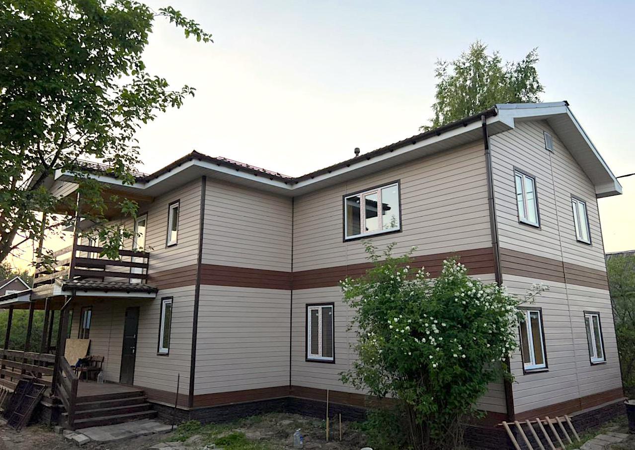 Дом в тот день, когда строители сдали и покинули объект. Фото автора