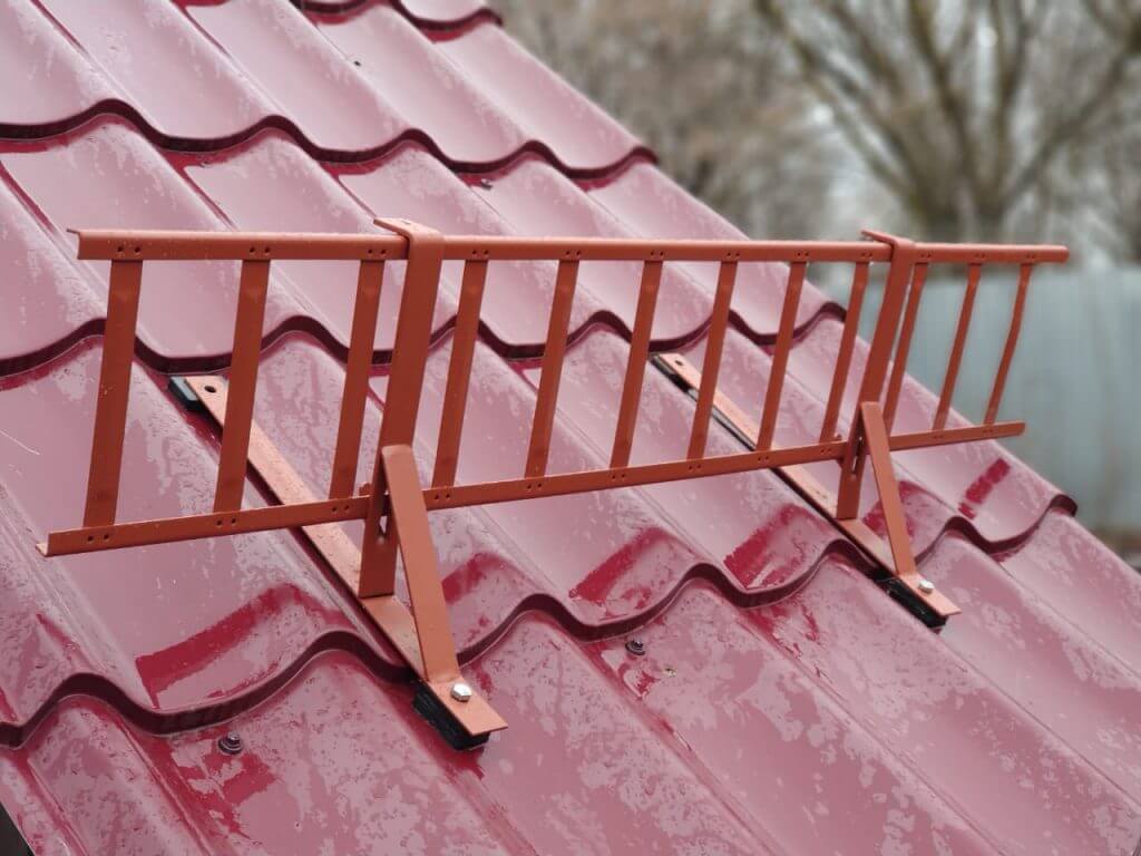 Решетчатый снеговой барьер. Фото с сайта d-bork.ru